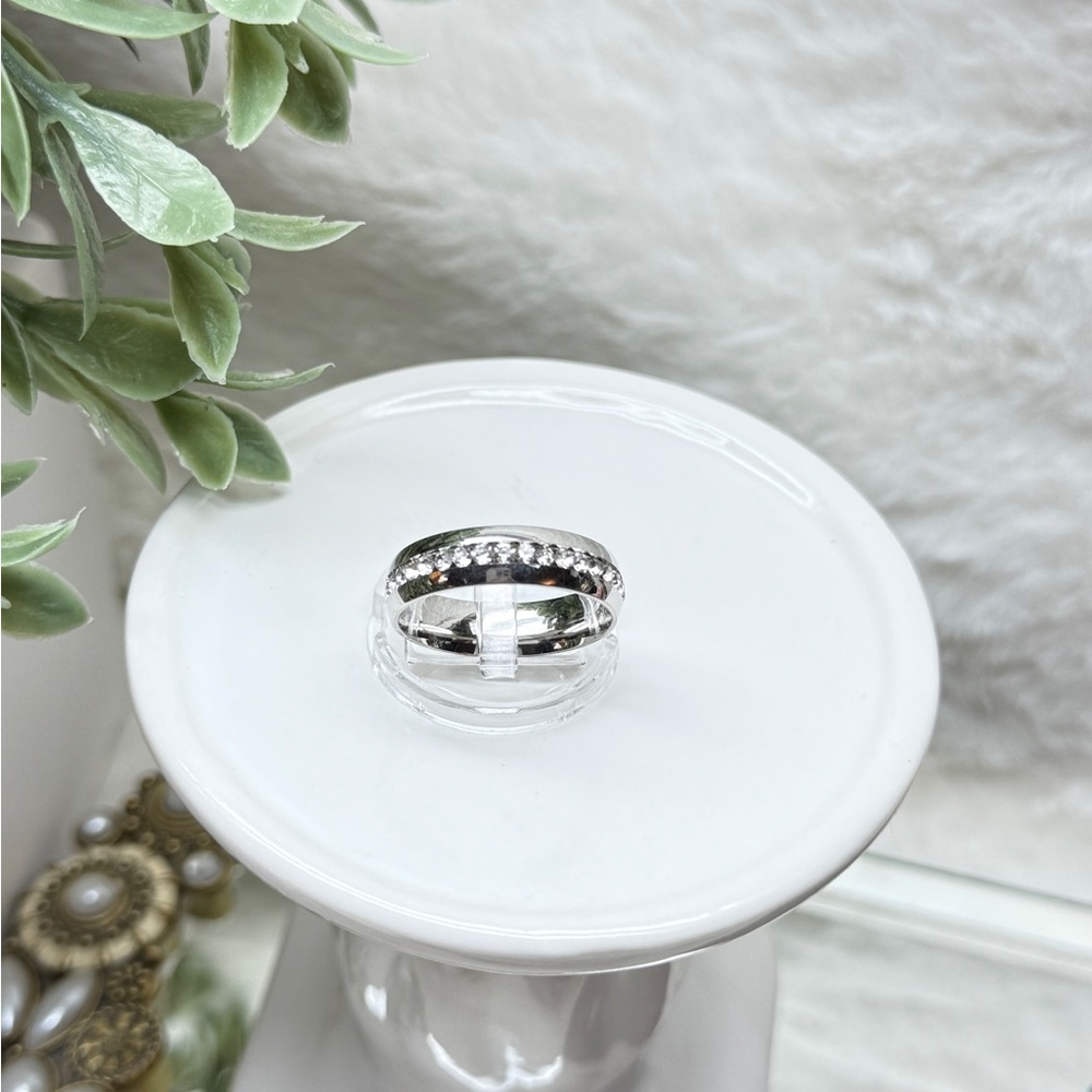 Unisex Band Rhinestone Ring Made Of Stainless Steel (Various Sizes) - Picture 3 of 13